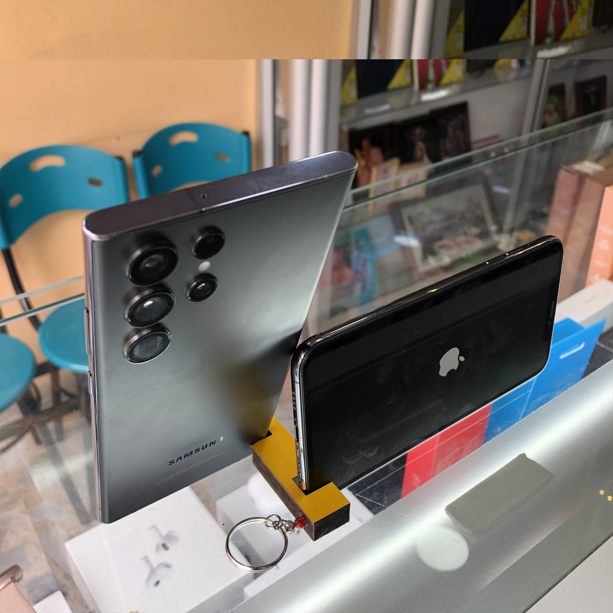 Soporte Celular de Escritorio Ajustable y Resistente - Mantén tu celular siempre a la vista y a mano - Imagen 9